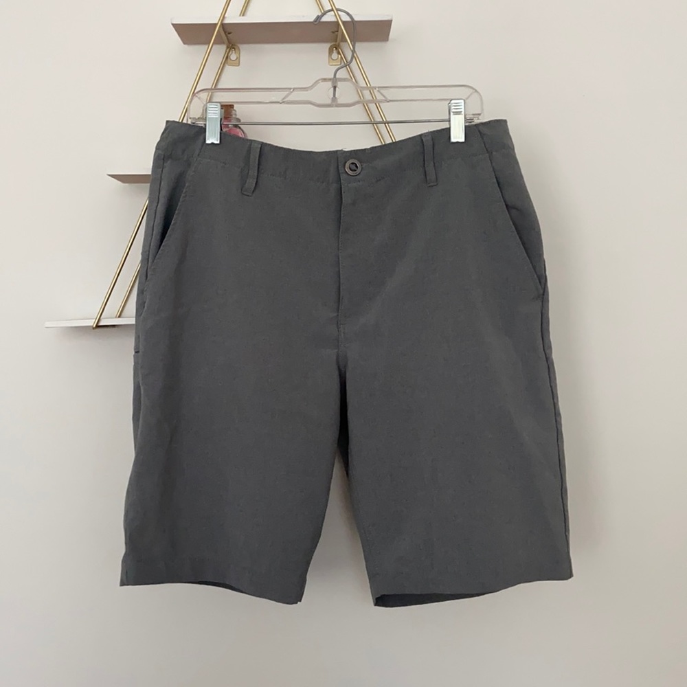 Size 33 Men’s Gray Volcom Shorts